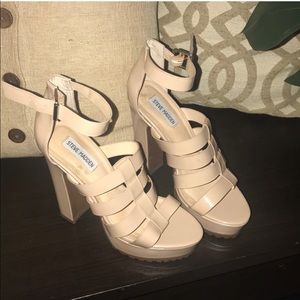 Steve Madden nude heels / Sandals